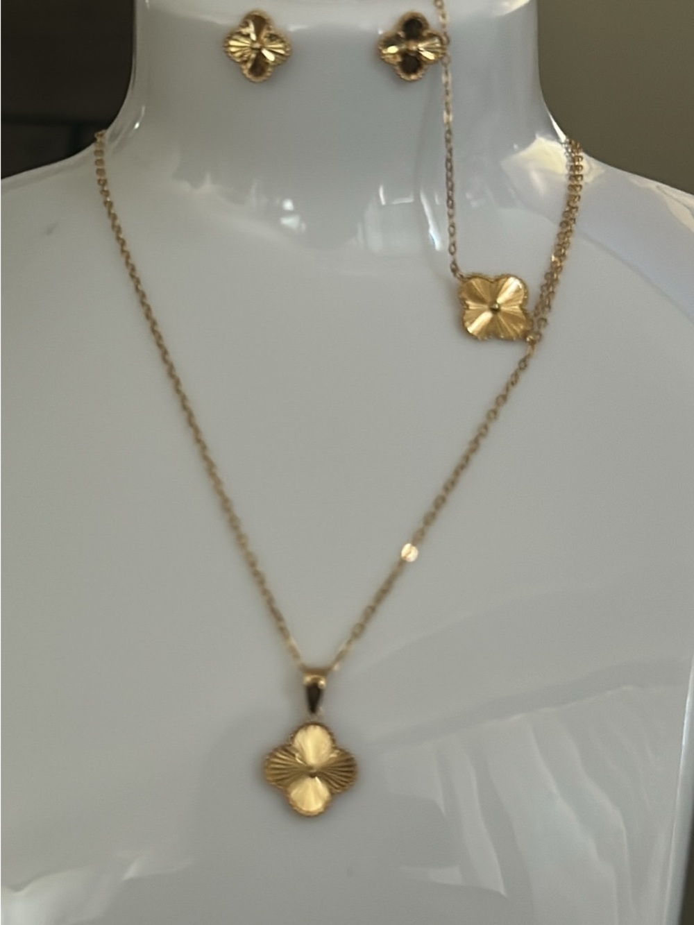 18k Gold Four-Leaf Clover Pendant Necklace, Stud Earrings and Bracelet Set